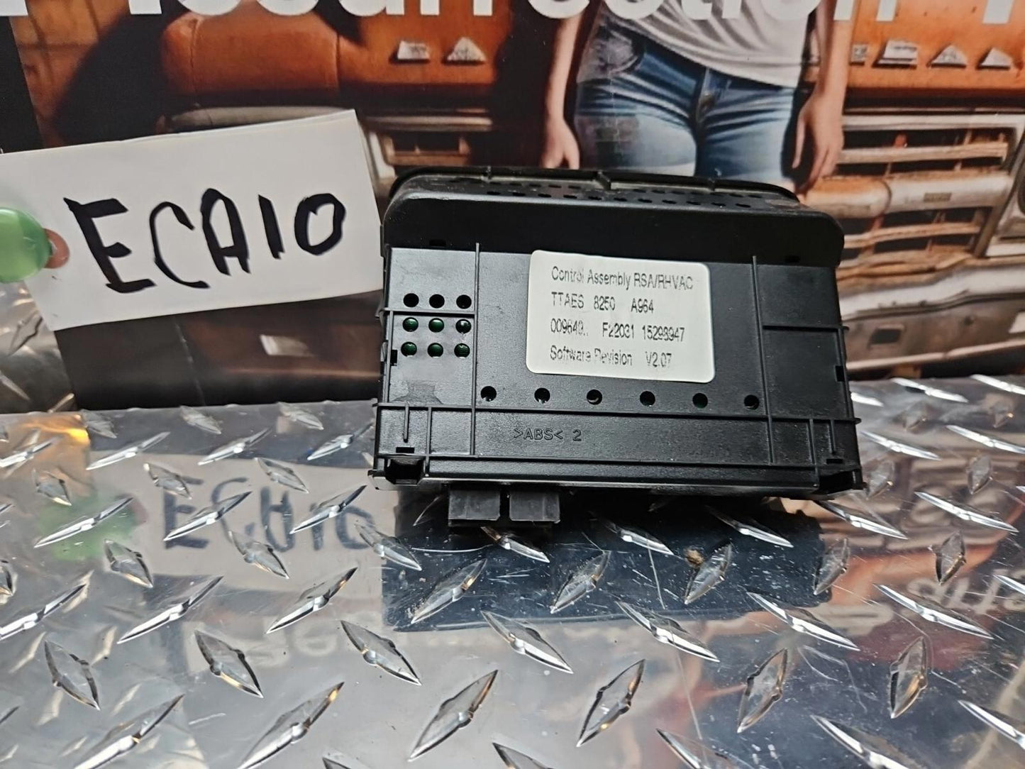 Saab 9-7X 5.3l 2006 Rear Climate control A/C unit switch 15298947