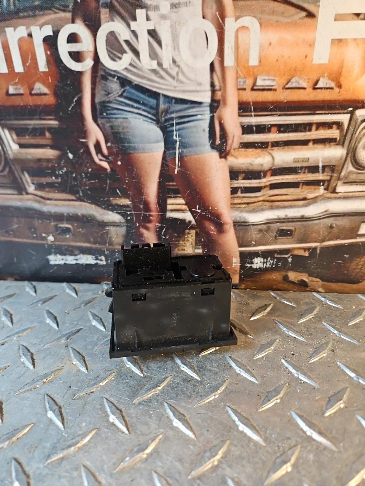 Chevrolet Duramax Fog Light Lamp Switch Gmtg15143597