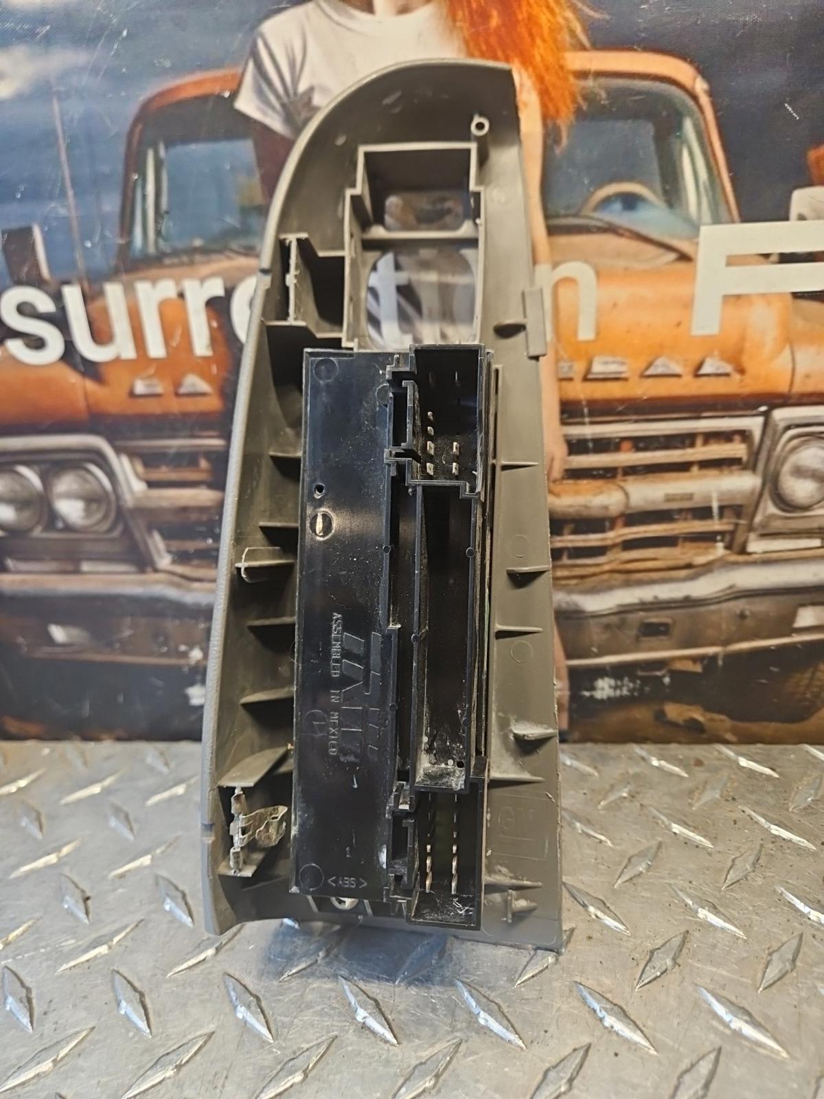 15883320 Power Window Switch Front Driver LH Left Side Fit for Chevy Silverado