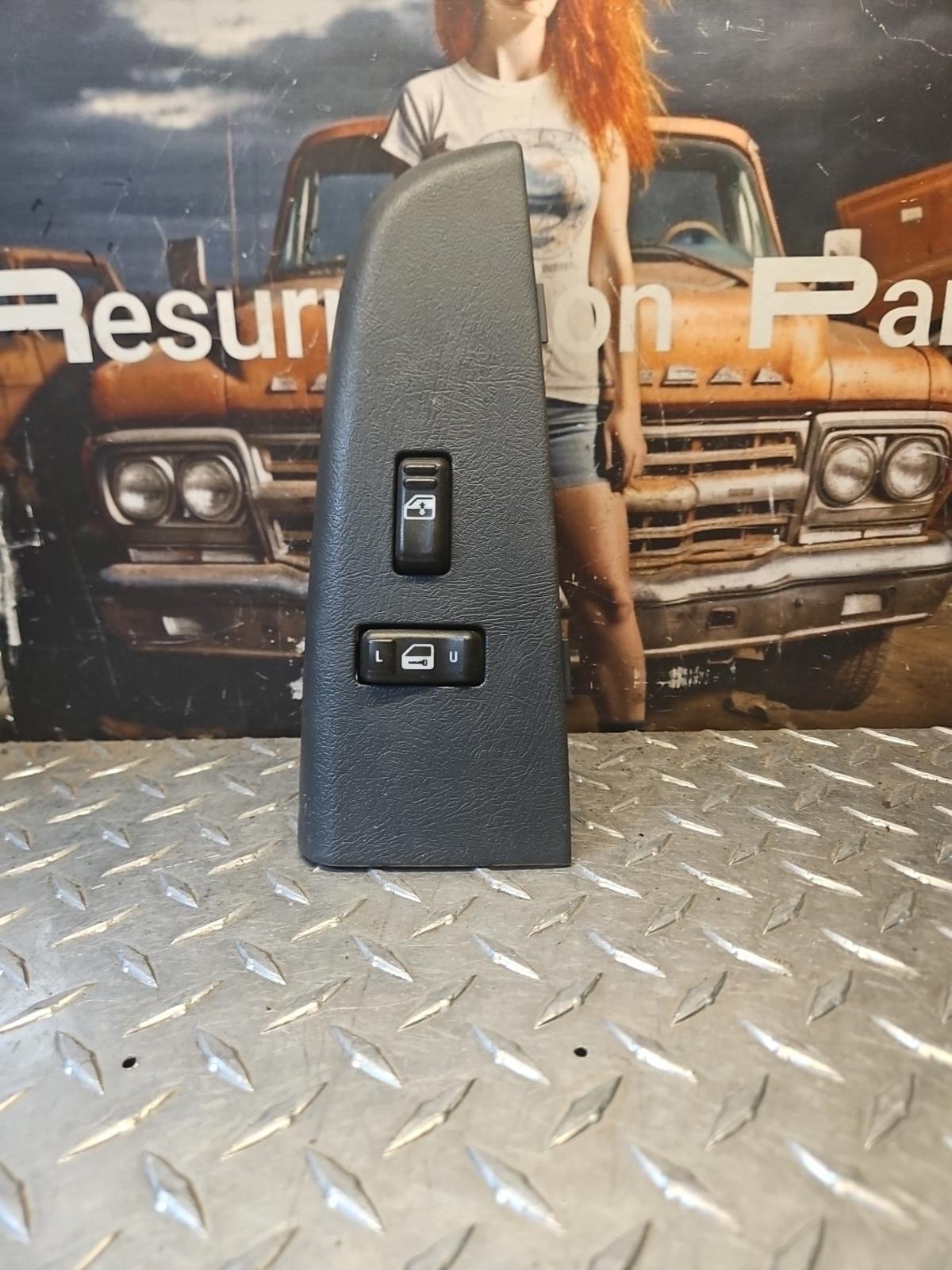 2000 2001 2002 CHEVROLET TAHOE SILVER PASSENEGER Window Switch OEM 208318-99-48