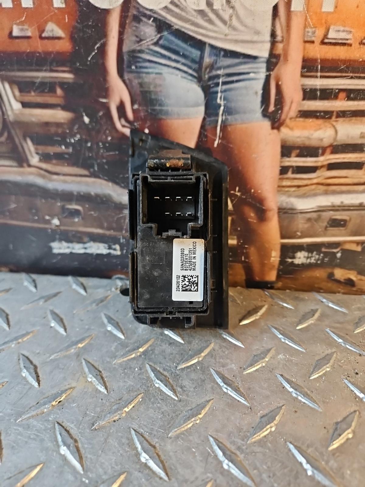 GM Genuine Parts 23436335 Switches, Solenoids and Actuators - Door Window Switch