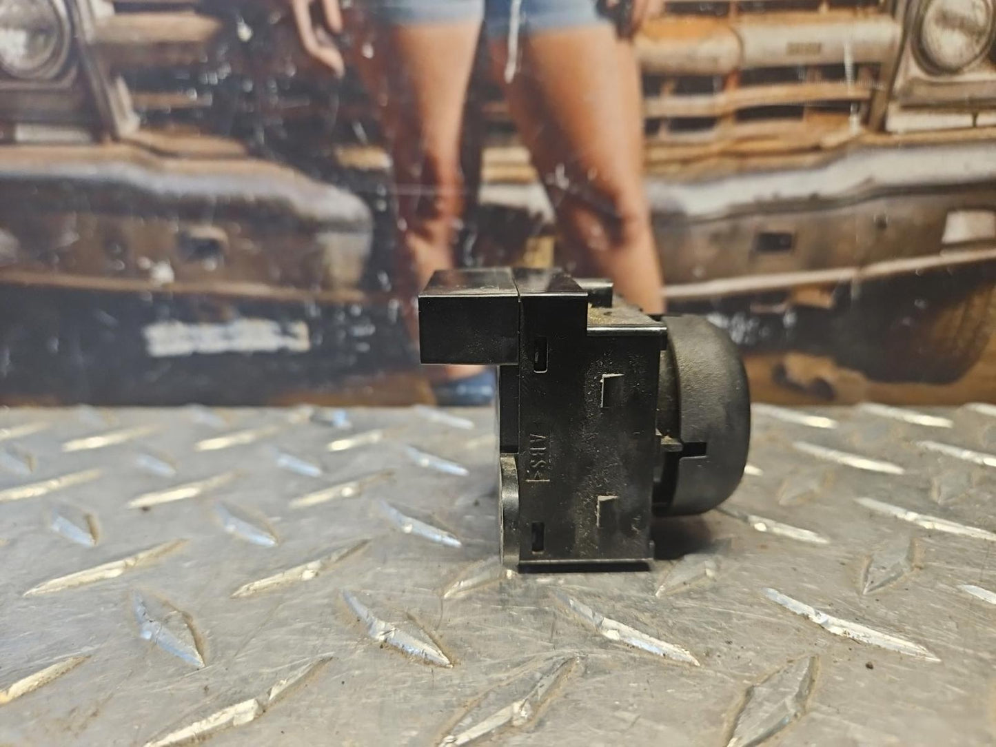 seat switch Hummer H2 303898D