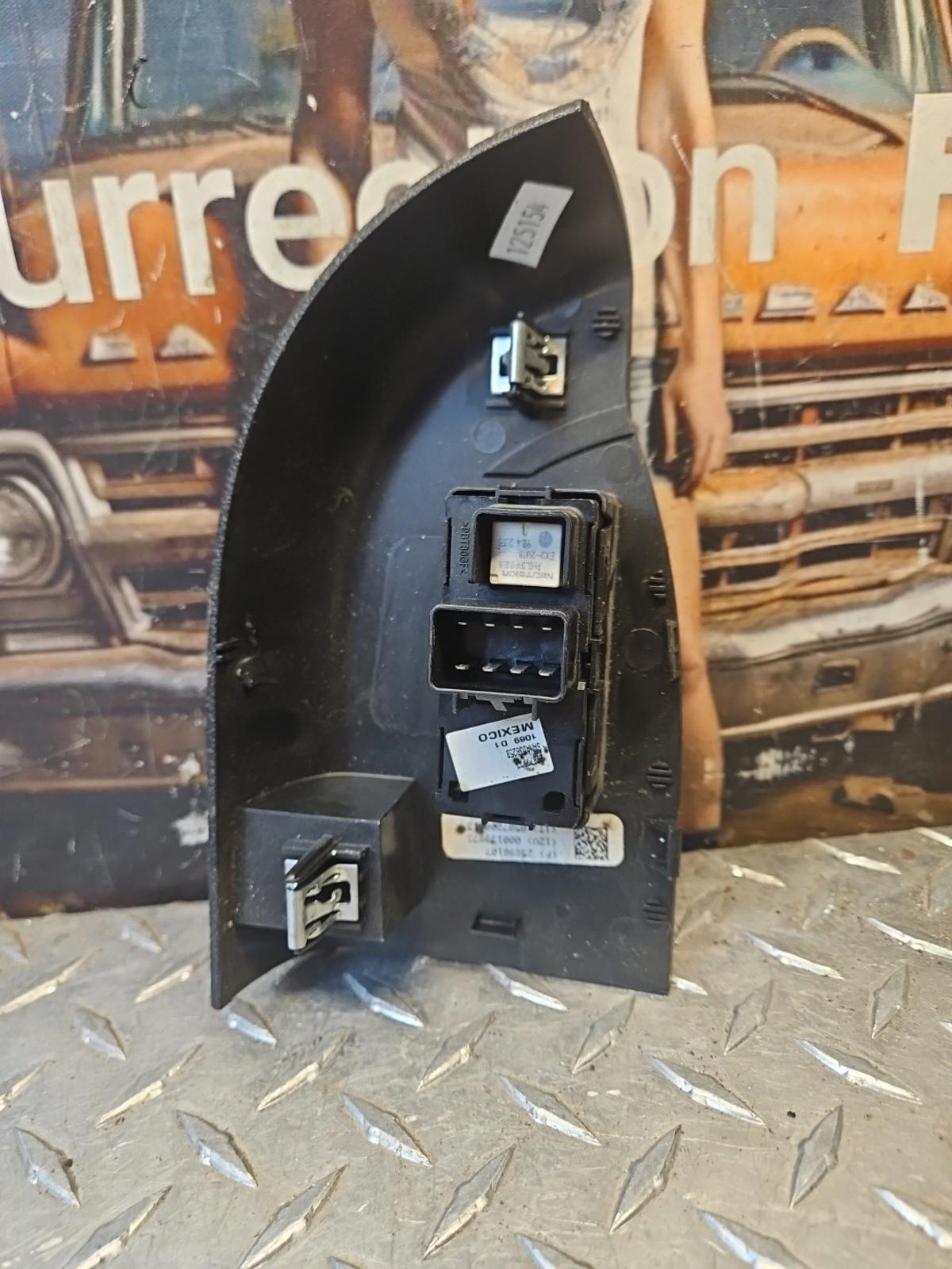 2007-2013 Chevy Silverado Rear Driver Side Window Switch OEM 25898107