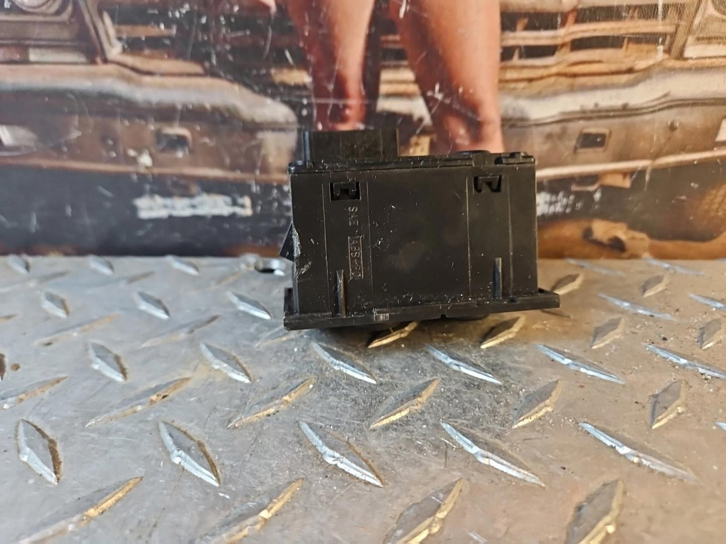 OEM 03-06 Chevrolet Avalanche 1500 Sierra Silverado Cargo Fog Light Lamp Switch