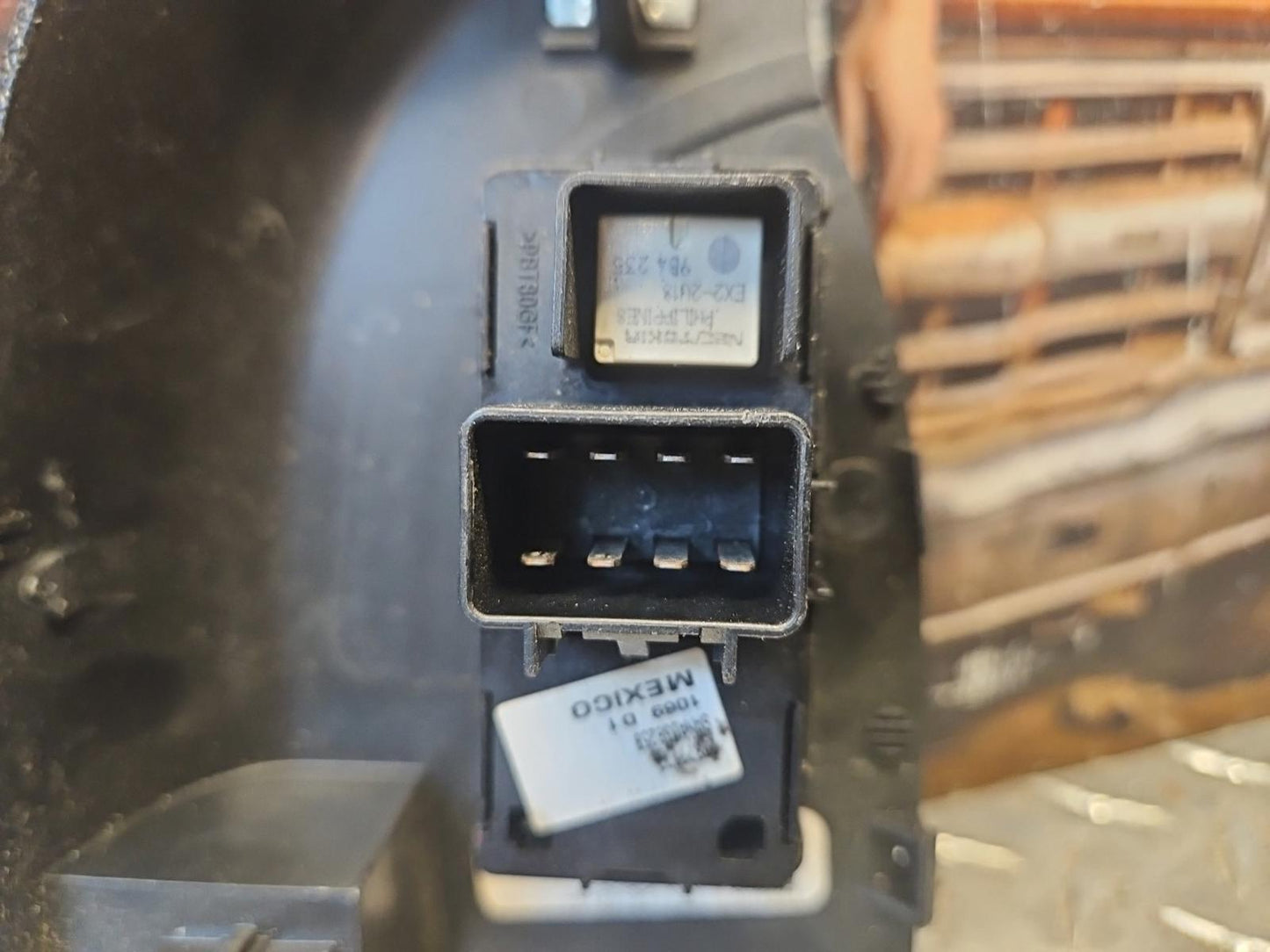 2007-2013 Chevy Silverado Rear Driver Side Window Switch OEM 25898107