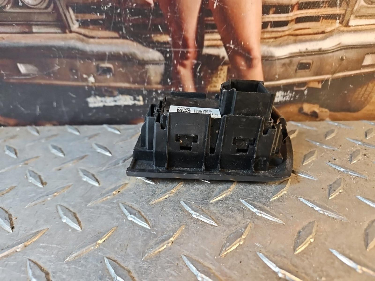 GM Genuine Parts 23436335 Switches, Solenoids and Actuators - Door Window Switch