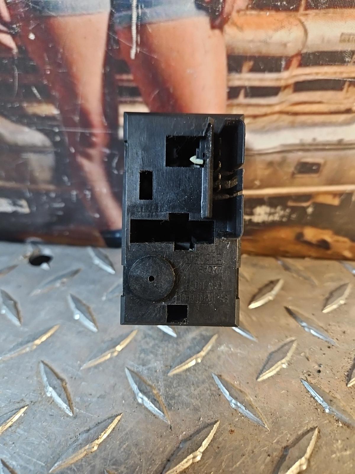 99-02 Cargo Lamp Fog Switch for Chevrolet GMC 15735837 BLUE LED