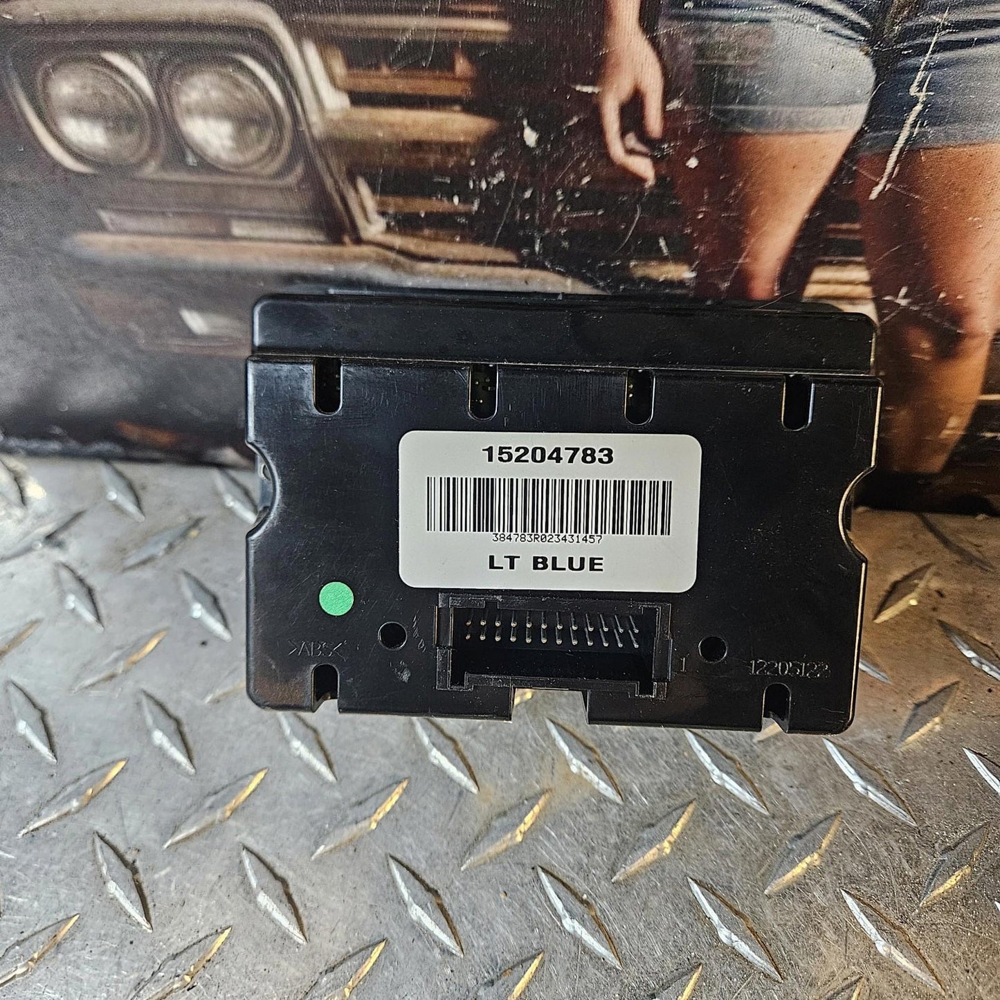 2003-2007 Chevrolet GMC Cadillac Hummer Rear Radio Control Panel OEM 15204783