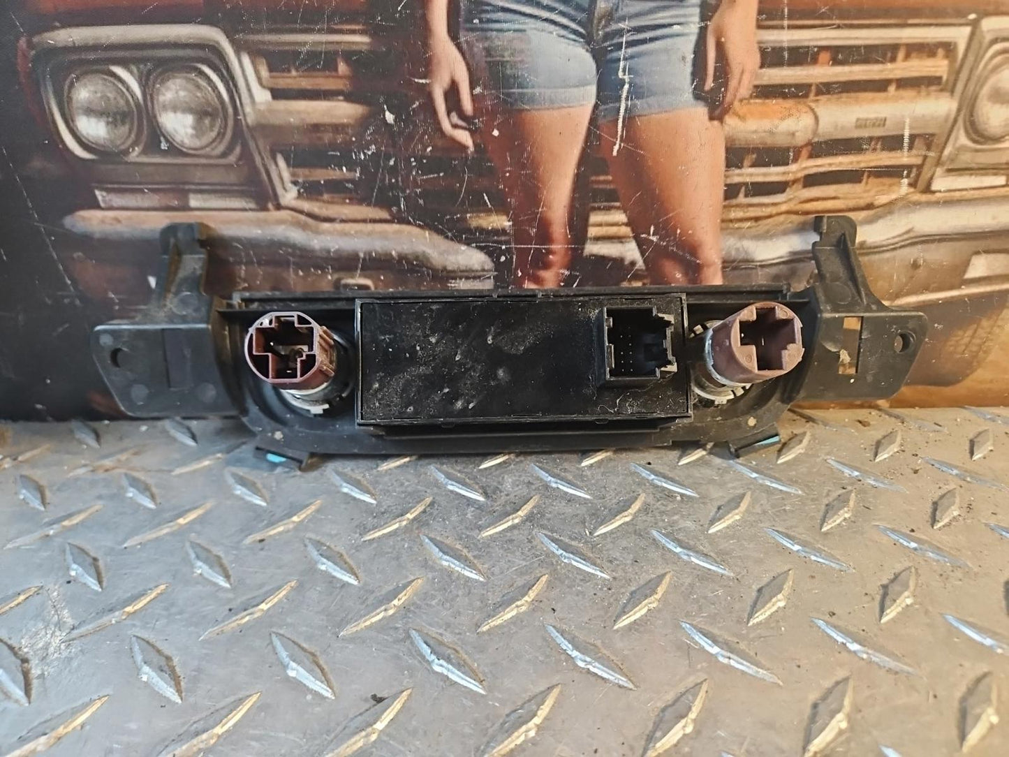 07-14 TAHOE YUKON PEDAL PARKING TRACTION CONTROL WIPER Pedal SWITCH 10374544